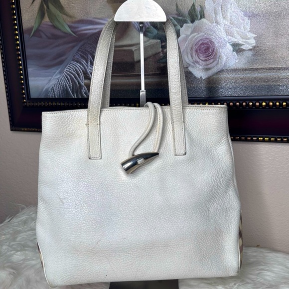 Burberry Handbags - Elegant Burberry White Leather Tote Bag